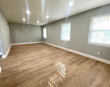 7404 Walling Lane - Photo Thumbnail 5