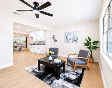 209 W Southern Avenue - Photo Thumbnail 2