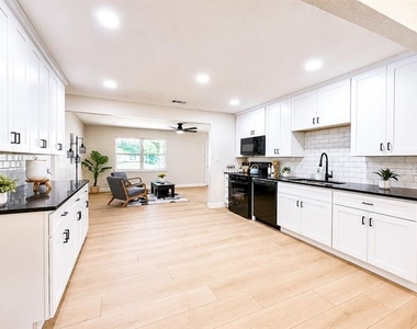 209 W Southern Avenue - Photo Thumbnail 9