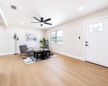 209 W Southern Avenue - Photo Thumbnail 3