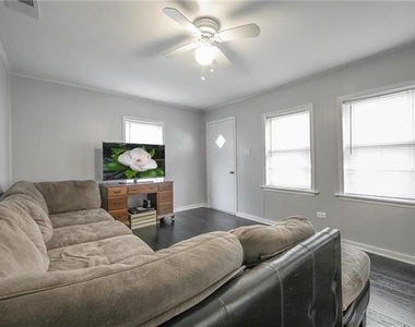 206 Renfro Street - Photo Thumbnail 4
