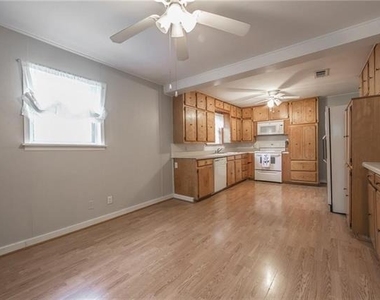 206 Renfro Street - Photo Thumbnail 8