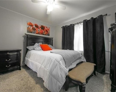 206 Renfro Street - Photo Thumbnail 10