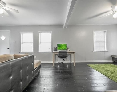 206 Renfro Street - Photo Thumbnail 6