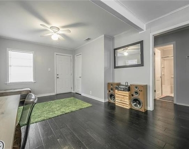 206 Renfro Street - Photo Thumbnail 5