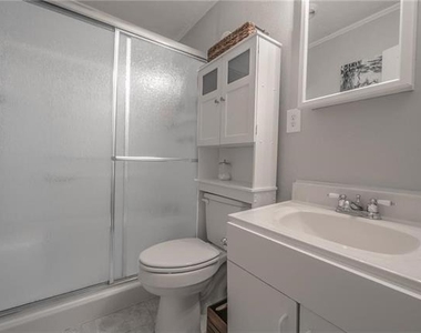 206 Renfro Street - Photo Thumbnail 13