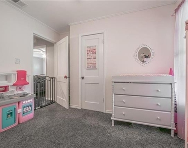 206 Renfro Street - Photo Thumbnail 12