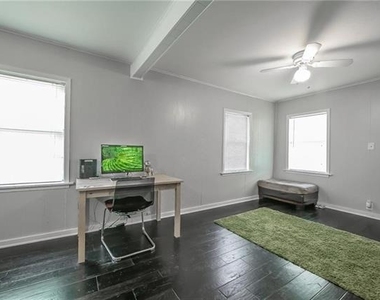 206 Renfro Street - Photo Thumbnail 3