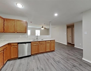 5620 Talons Crest Circle - Photo Thumbnail 4
