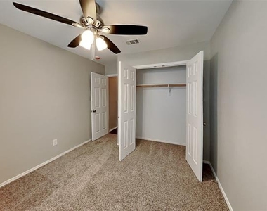5620 Talons Crest Circle - Photo Thumbnail 12