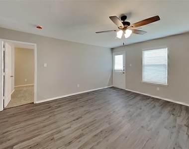 5620 Talons Crest Circle - Photo Thumbnail 2