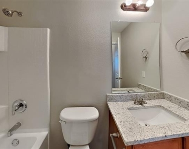 5620 Talons Crest Circle - Photo Thumbnail 9