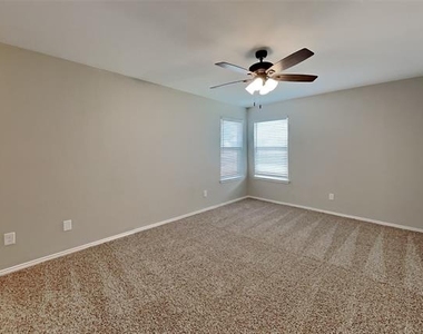 5620 Talons Crest Circle - Photo Thumbnail 7