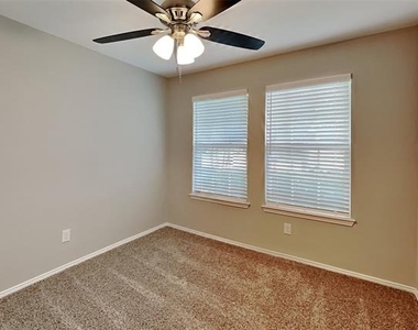 5620 Talons Crest Circle - Photo Thumbnail 10