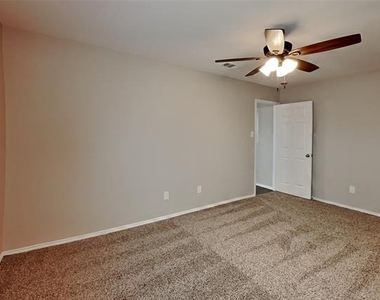 5620 Talons Crest Circle - Photo Thumbnail 6