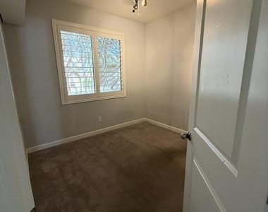 1707 N Hillcrest -- - Photo Thumbnail 15