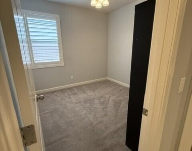 1707 N Hillcrest -- - Photo Thumbnail 16