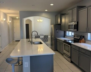 1707 N Hillcrest -- - Photo Thumbnail 1