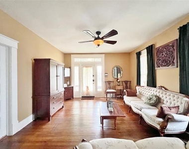828 W 8th Street - Photo Thumbnail 5
