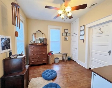 828 W 8th Street - Photo Thumbnail 20