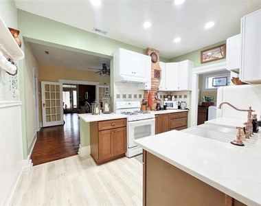 828 W 8th Street - Photo Thumbnail 8
