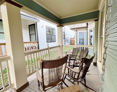828 W 8th Street - Photo Thumbnail 2