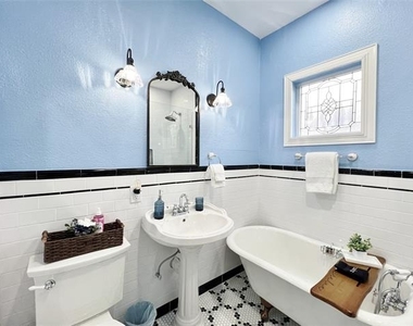 828 W 8th Street - Photo Thumbnail 18