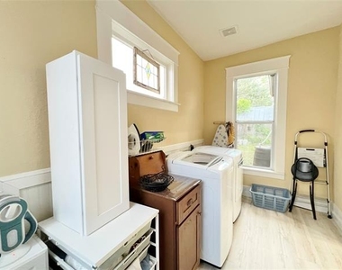 828 W 8th Street - Photo Thumbnail 14