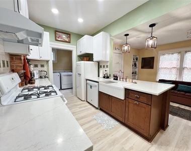 828 W 8th Street - Photo Thumbnail 7