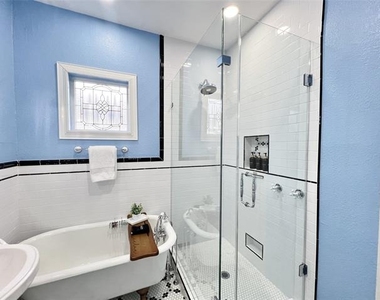 828 W 8th Street - Photo Thumbnail 17