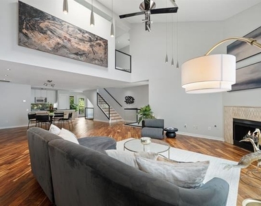 4213 Dickason Avenue - Photo Thumbnail 16