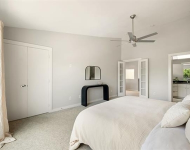 4213 Dickason Avenue - Photo Thumbnail 20