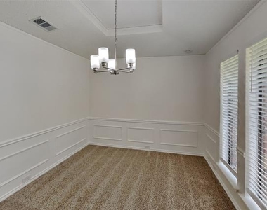 3213 Sugarbush Drive - Photo Thumbnail 7