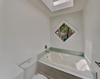 3213 Sugarbush Drive - Photo Thumbnail 11