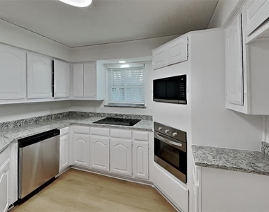 3213 Sugarbush Drive - Photo Thumbnail 4