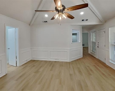 3213 Sugarbush Drive - Photo Thumbnail 5