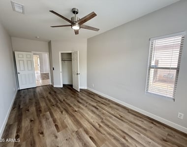 6558 W Townley Avenue - Photo Thumbnail 14