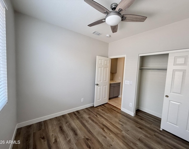 6558 W Townley Avenue - Photo Thumbnail 8