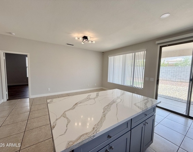 6558 W Townley Avenue - Photo Thumbnail 22