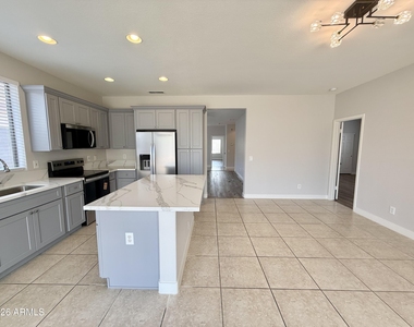 6558 W Townley Avenue - Photo Thumbnail 15