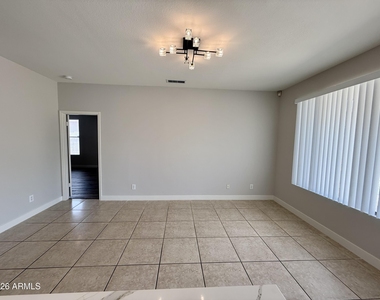6558 W Townley Avenue - Photo Thumbnail 23