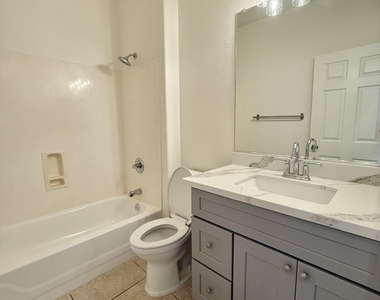 6558 W Townley Avenue - Photo Thumbnail 10