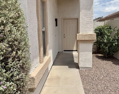 6558 W Townley Avenue - Photo Thumbnail 3