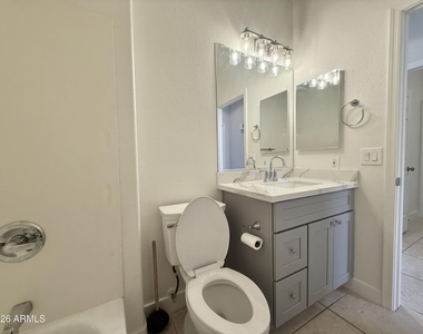 6558 W Townley Avenue - Photo Thumbnail 11