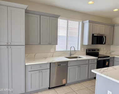 6558 W Townley Avenue - Photo Thumbnail 19