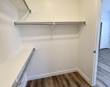 6558 W Townley Avenue - Photo Thumbnail 27