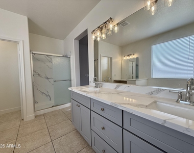 6558 W Townley Avenue - Photo Thumbnail 32