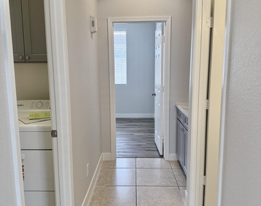 6558 W Townley Avenue - Photo Thumbnail 6