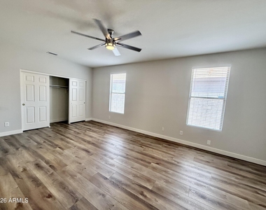 6558 W Townley Avenue - Photo Thumbnail 24