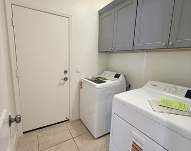 6558 W Townley Avenue - Photo Thumbnail 7